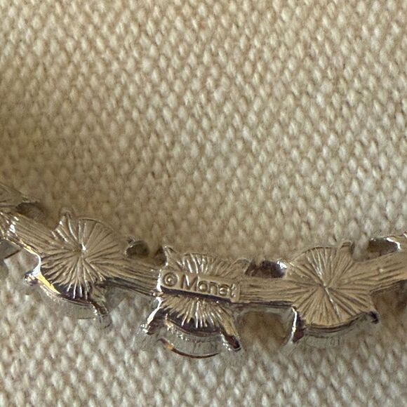 Vintage Monet Signed Silver Plated Clear Crystal Chocker Necklace. - Picture 9 of 10